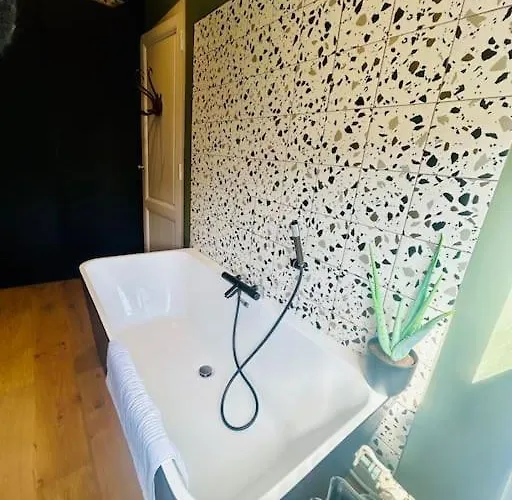 Villa8pers 3'piedplage Pleincentre Piscine Parking Wifi ヴィラ *